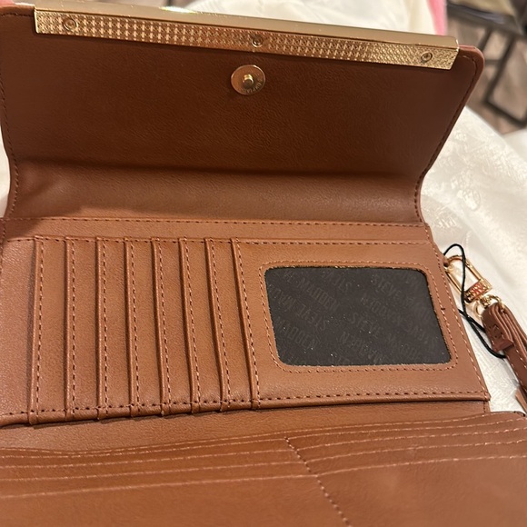 Brand new Steve Madden clutch wristlets bag with flower design - Picture 3 of 9